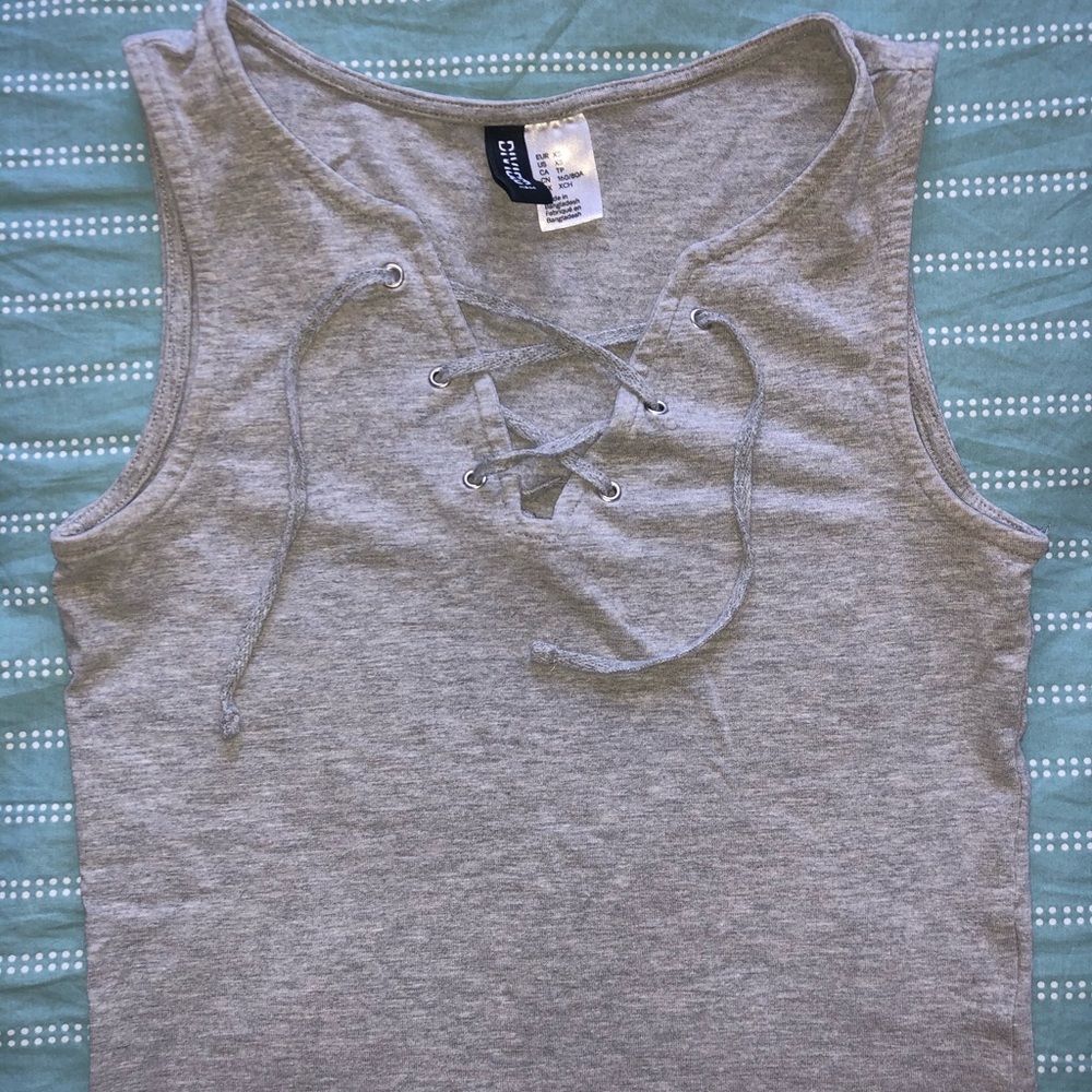 Gray sleeveless crop top